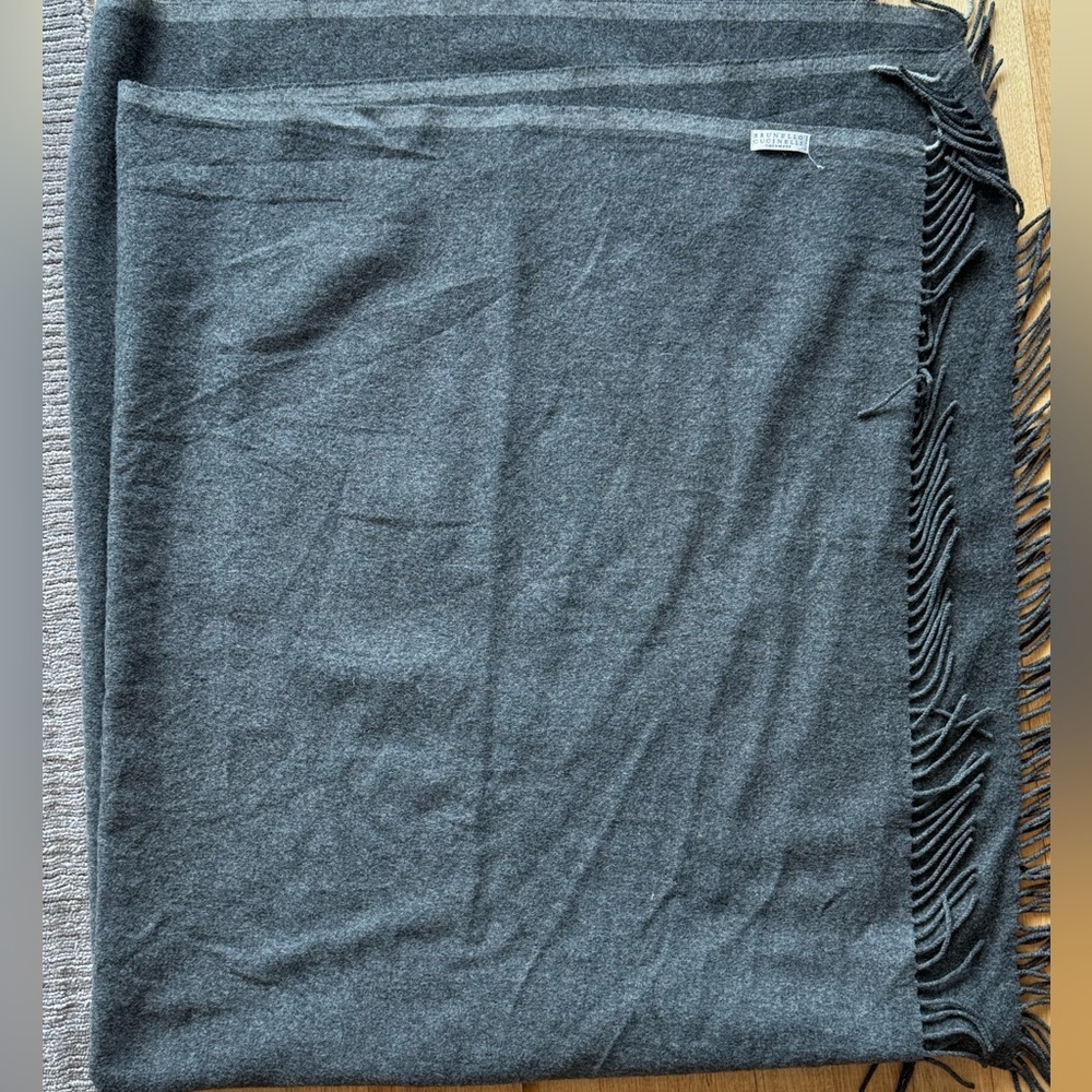 Brunello Cuccinelli Cashmere Grey Shawl /Blanket - Picture 6 of 6